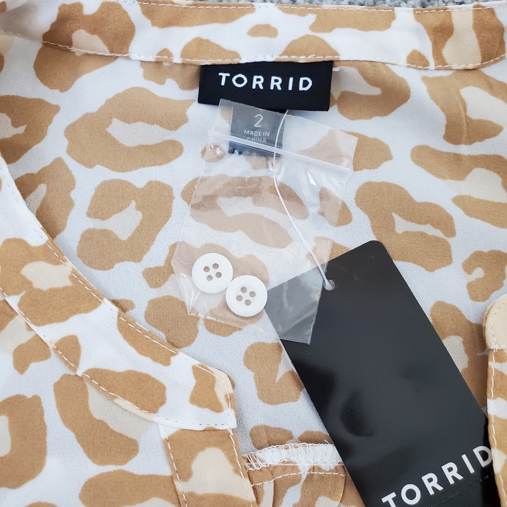 Torrid plus animal leopard print v neck top, 2X, beige - Picture 11 of 15